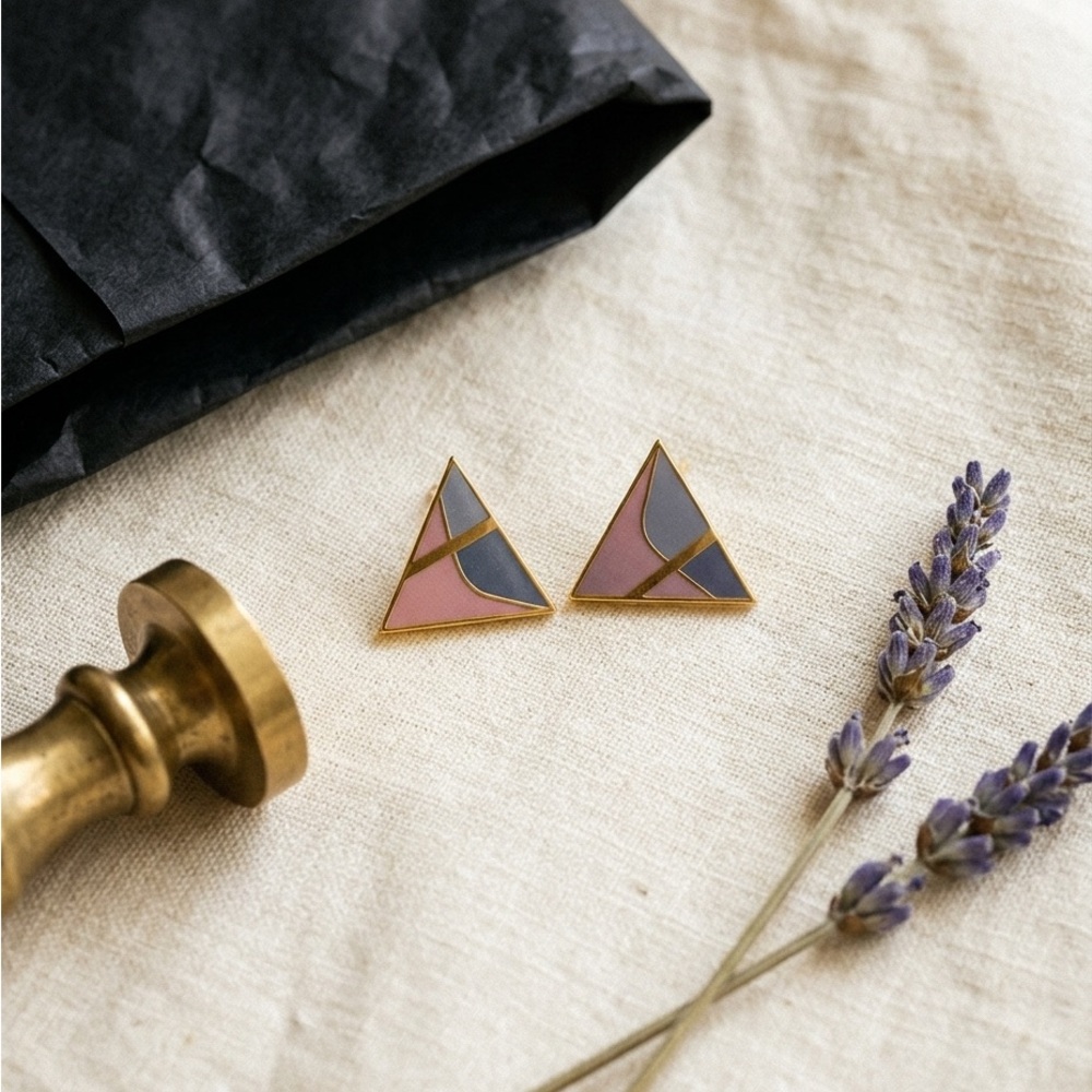 Signed Isle of Skye Cloisonné Triangle Stud Earrings NWT 80s Art Deco